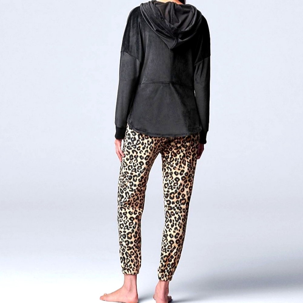 Petite Simple Vera Wang Velour Hooded Pajama Top and Banded Bottom Pajama Pants - Picture 2 of 6